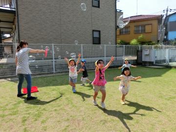 シャボン玉遊び