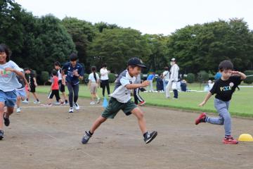 阿見アスリートのブースでトレーニングする子どもたち