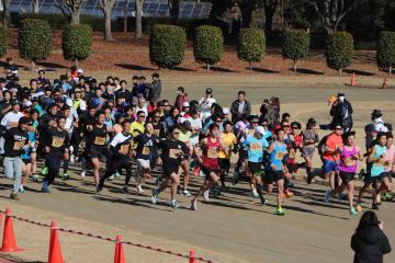 一般男子出走の様子