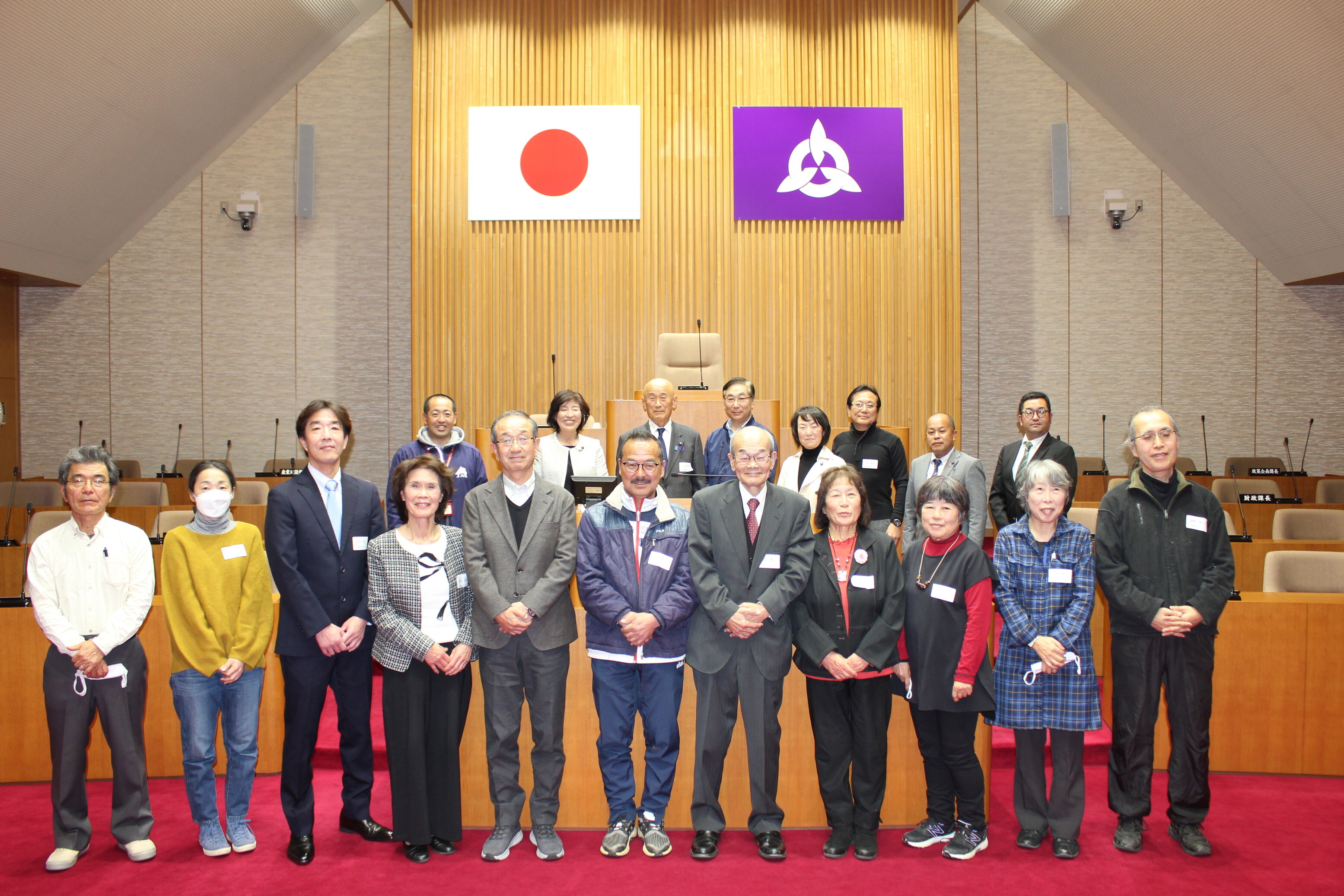 議場での参加者集合写真