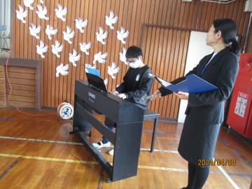 入学式での演奏の写真