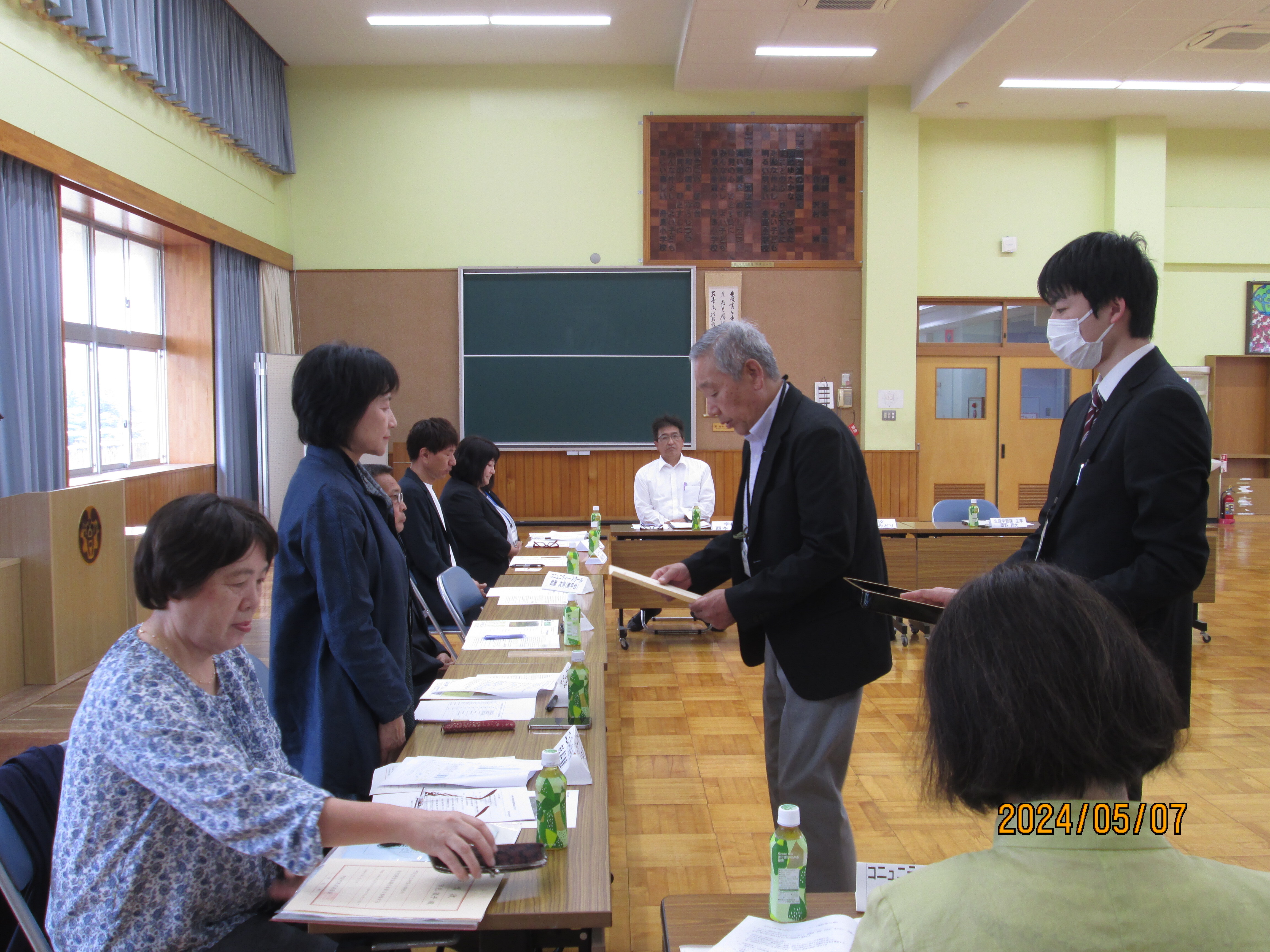 他の委員への委嘱状交付の写真