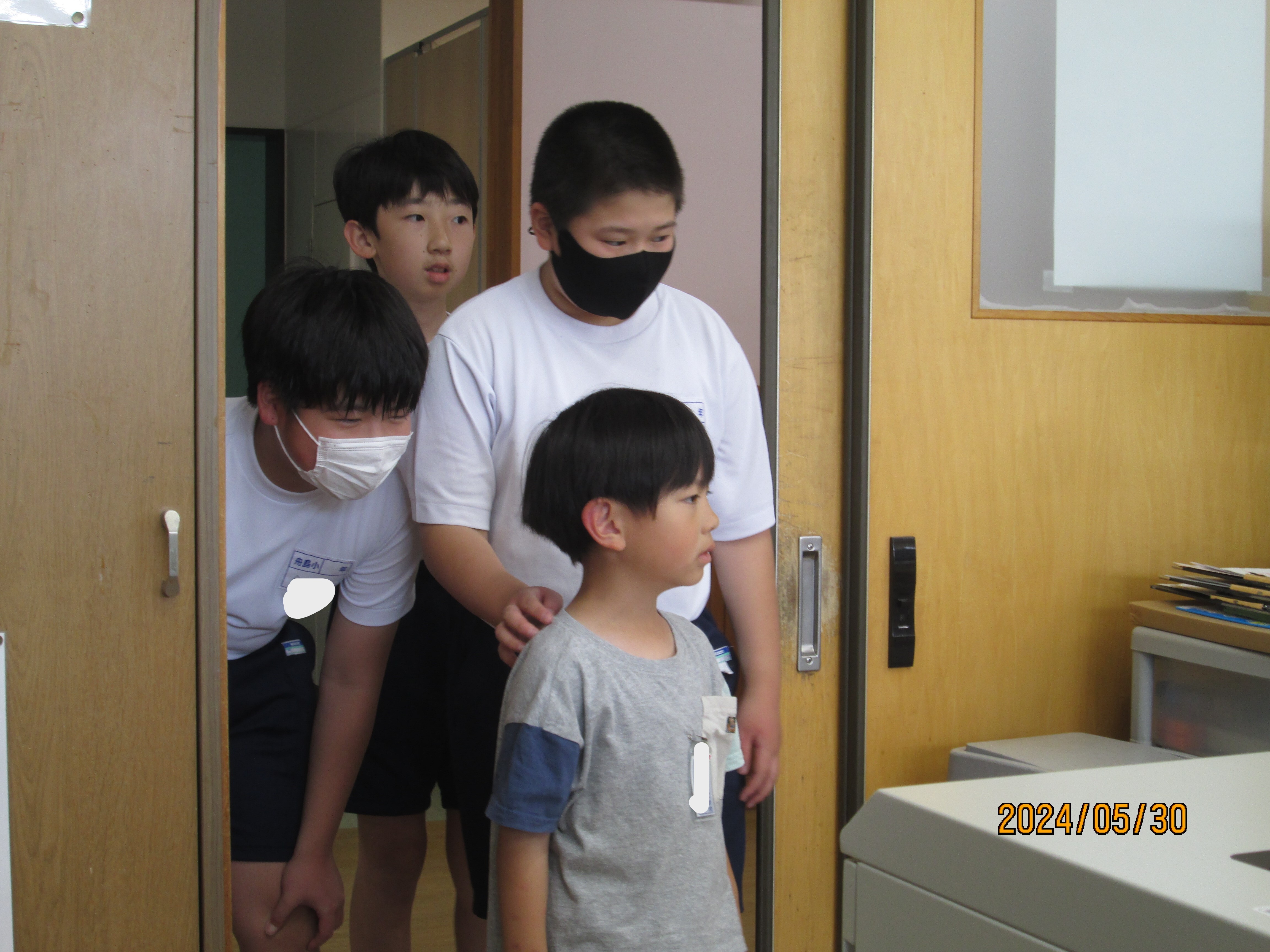 教室の出入り口で、元気にあいさつできました。